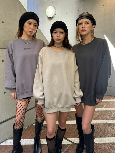 ロゴ刺繍プルオーバー